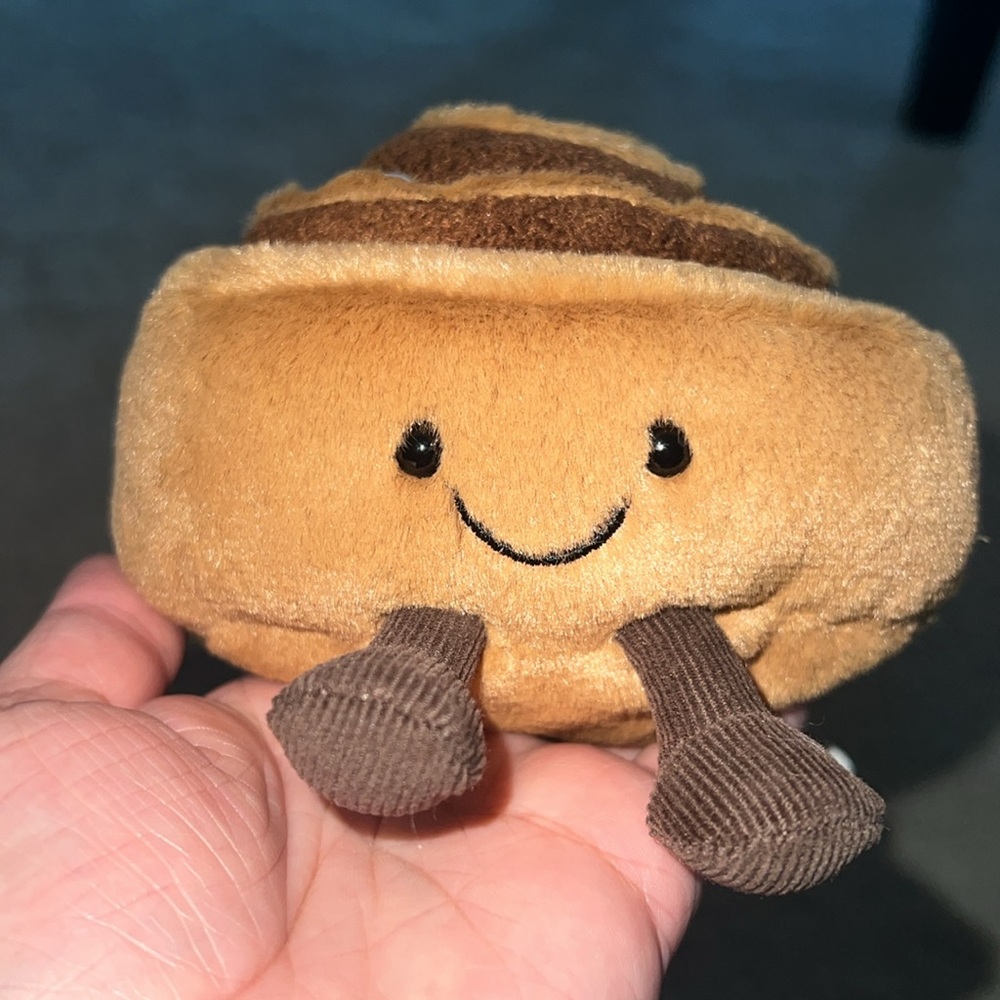 New Jellycat Cinnamon Bun Amuseables